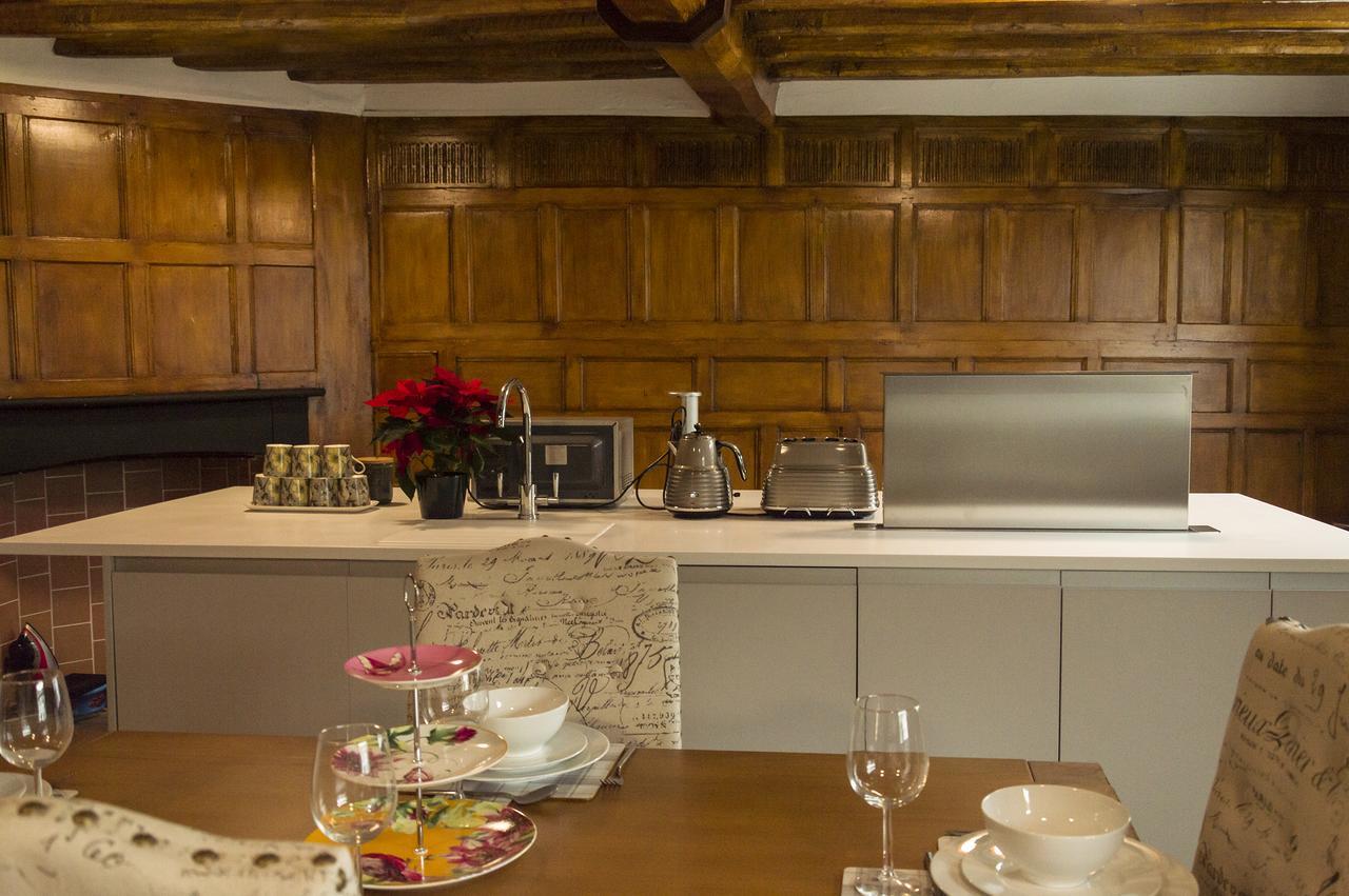 The Three Gables Apartment Stratford-upon-Avon Exterior photo